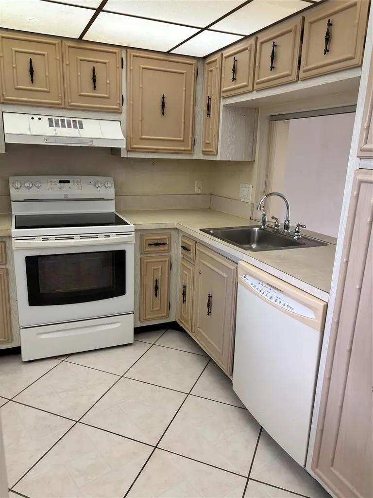 3905 N Nob Hill Road Sunrise FL 33351