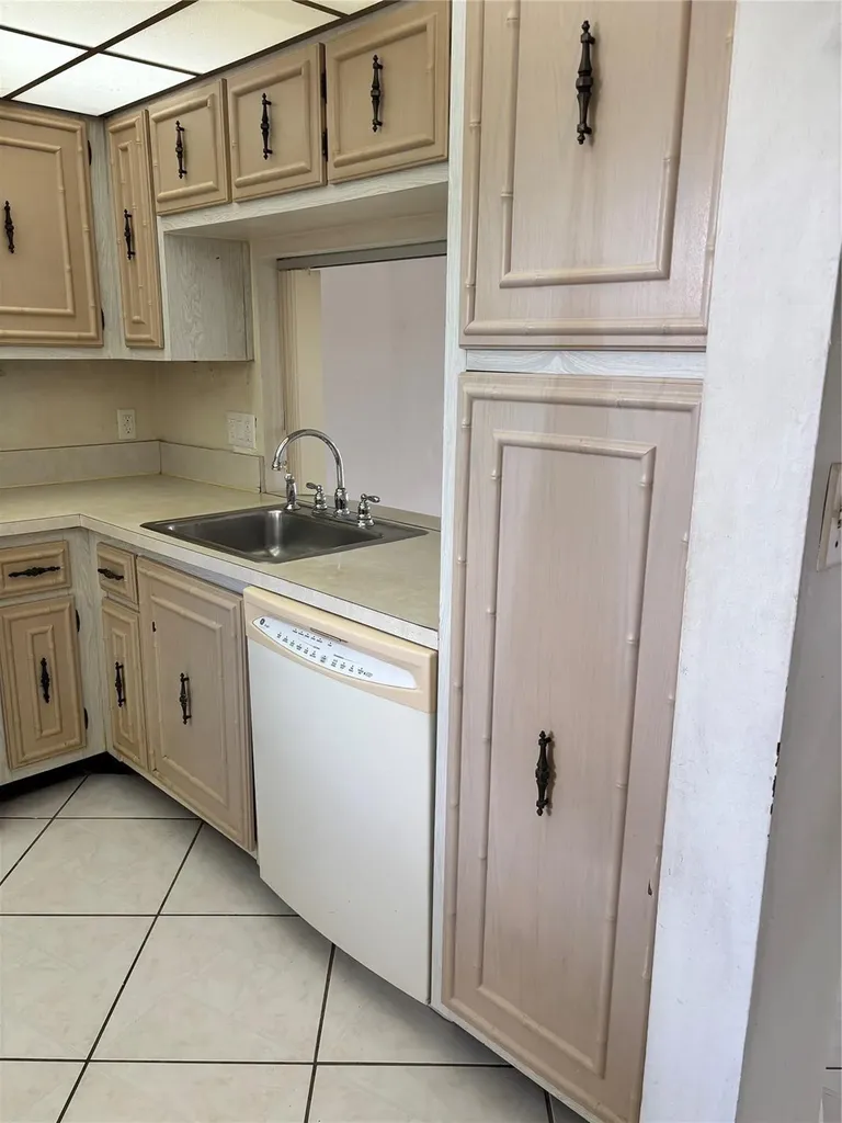 3905 N Nob Hill Road Sunrise FL 33351