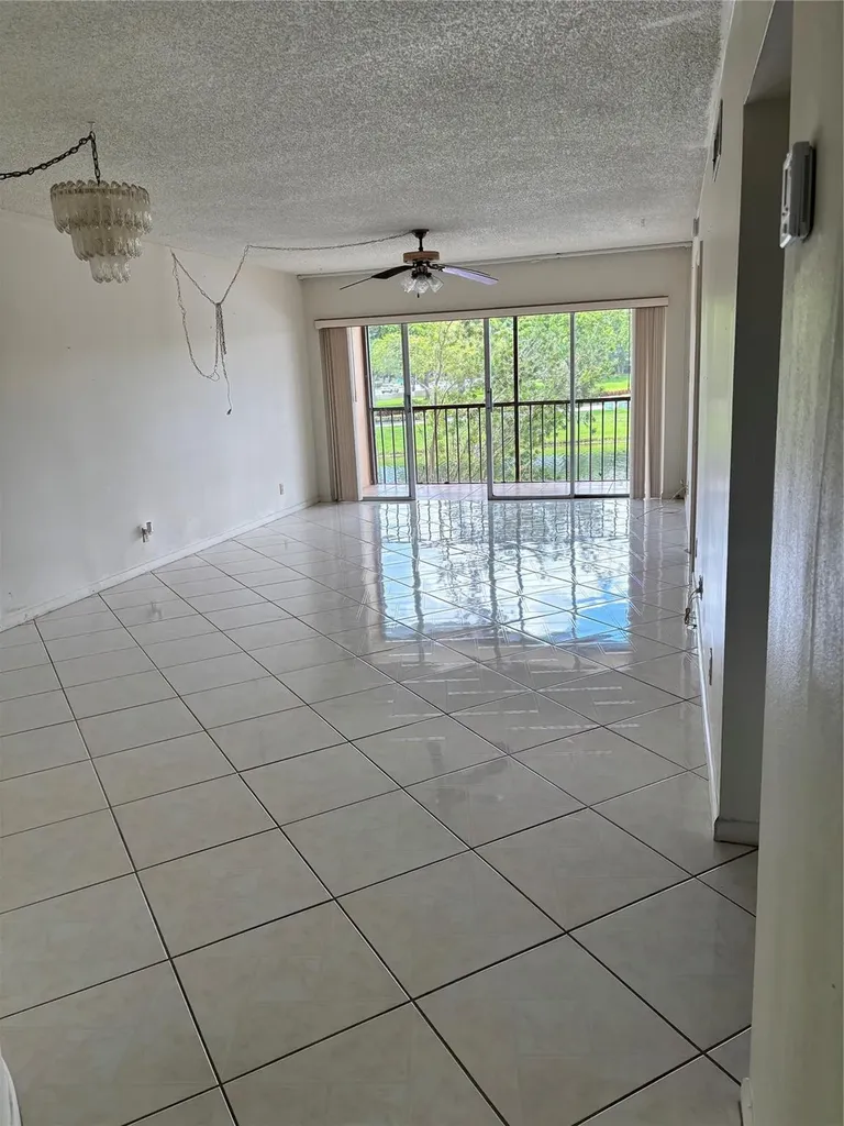 3905 N Nob Hill Road Sunrise FL 33351