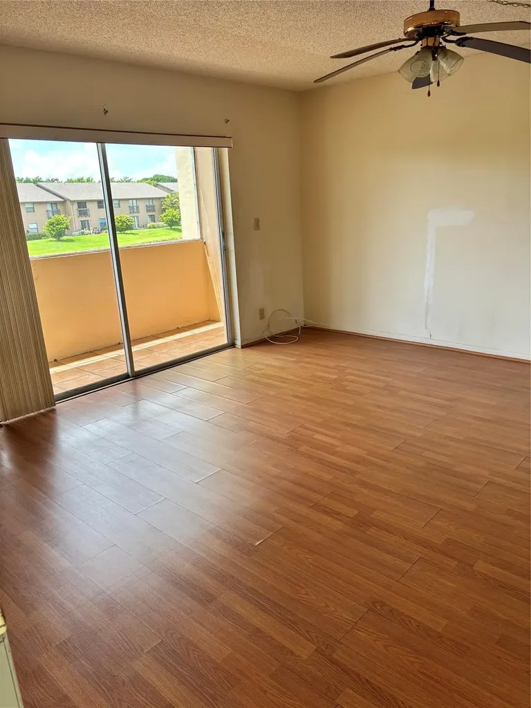 3905 N Nob Hill Road Sunrise FL 33351