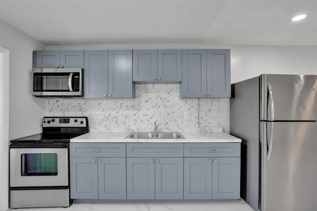 260 NE 41st Street Oakland Park FL 33334