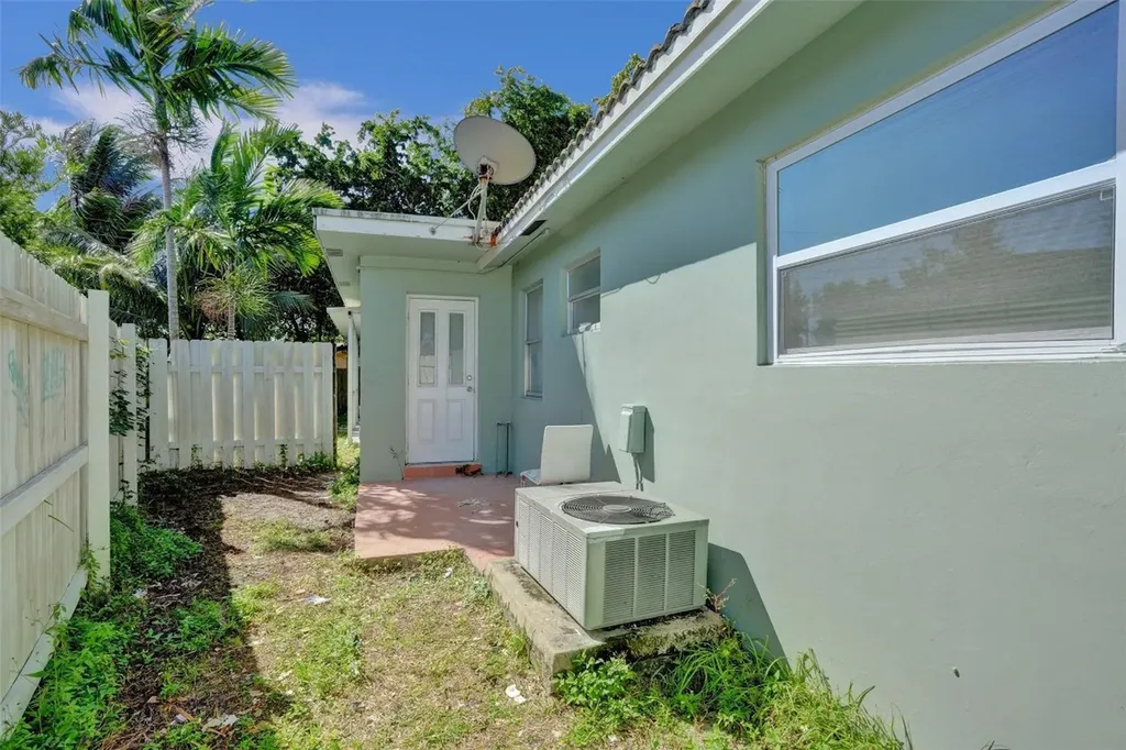 260 NE 41st Street Oakland Park FL 33334