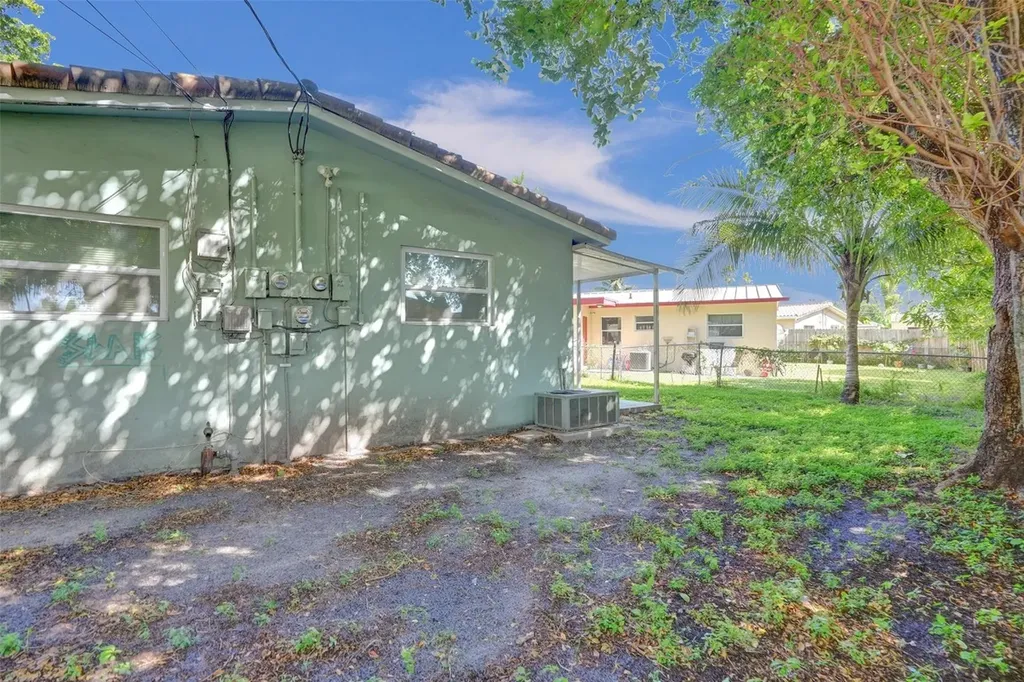 260 NE 41st Street Oakland Park FL 33334
