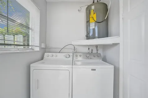 260 NE 41st Street Oakland Park FL 33334