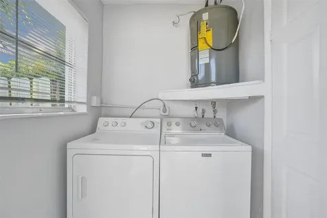 260 NE 41st Street Oakland Park FL 33334