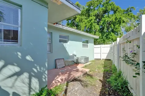 260 NE 41st Street Oakland Park FL 33334