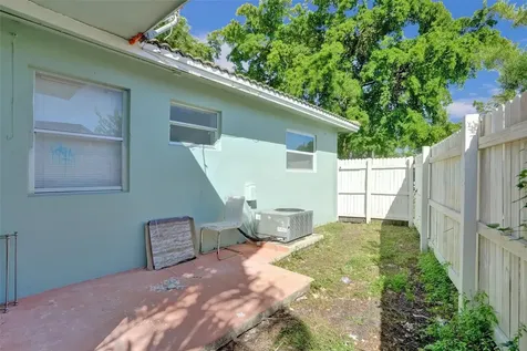260 NE 41st Street Oakland Park FL 33334