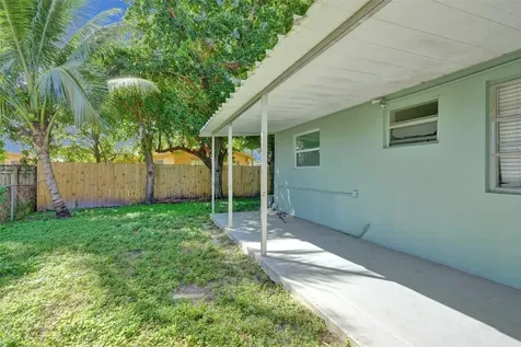 260 NE 41st Street Oakland Park FL 33334