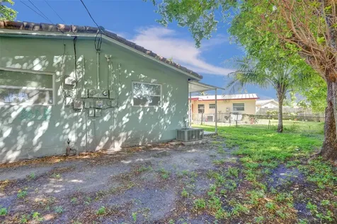 260 NE 41st Street Oakland Park FL 33334