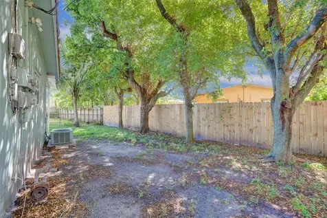 260 NE 41st Street Oakland Park FL 33334