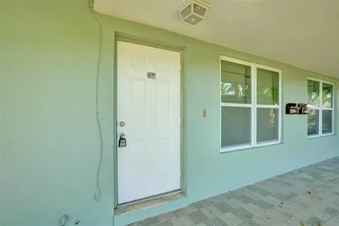 260 NE 41st Street Oakland Park FL 33334