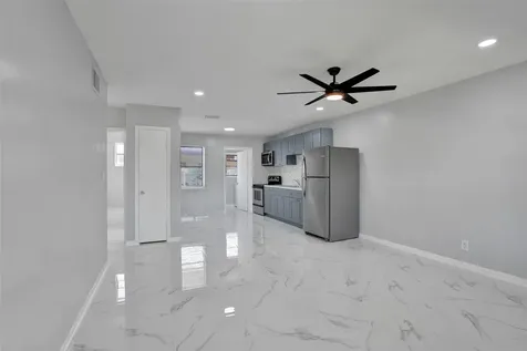 260 NE 41st Street Oakland Park FL 33334