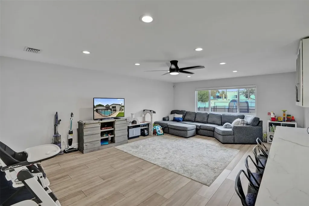 3991 N 41st Court Hollywood FL 33021
