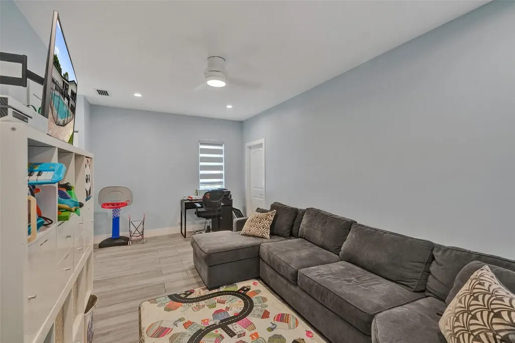 3991 N 41st Court Hollywood FL 33021