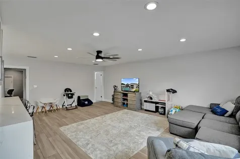 3991 N 41st Court Hollywood FL 33021