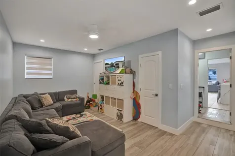 3991 N 41st Court Hollywood FL 33021