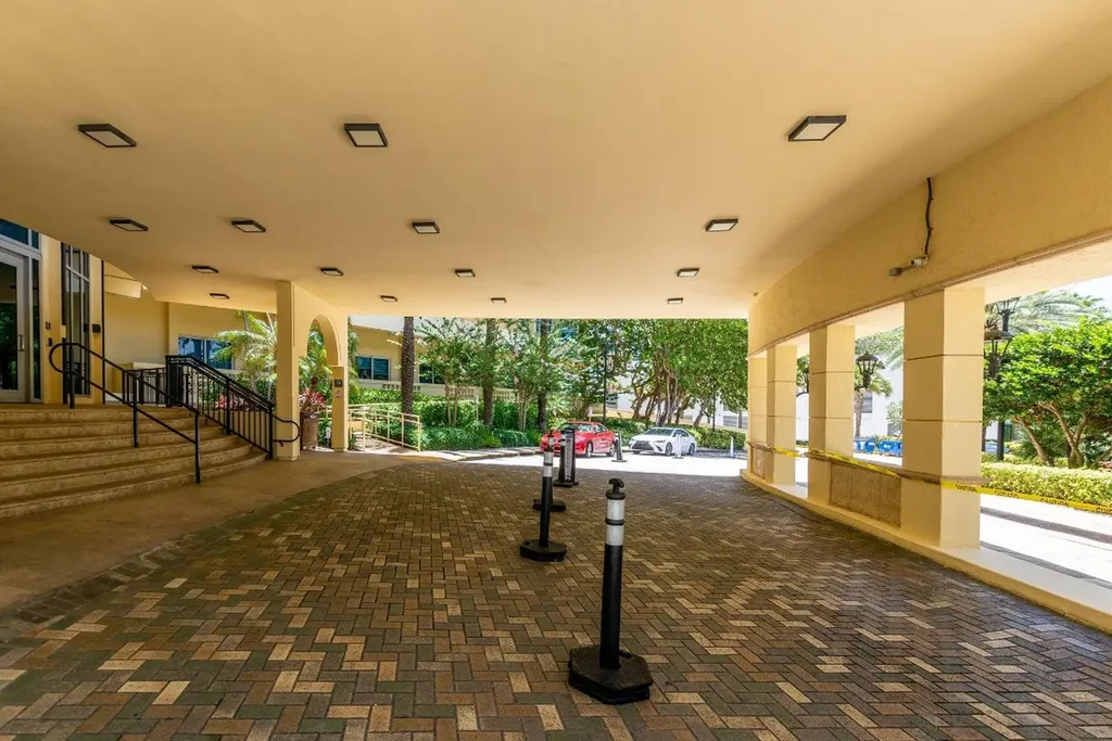 2501 S Ocean Drive Hollywood FL 33019