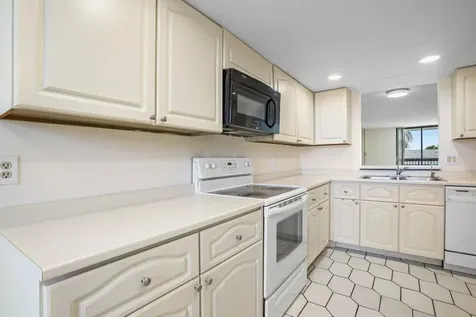 2707 NE 14th Street Causeway Pompano Beach FL 33062