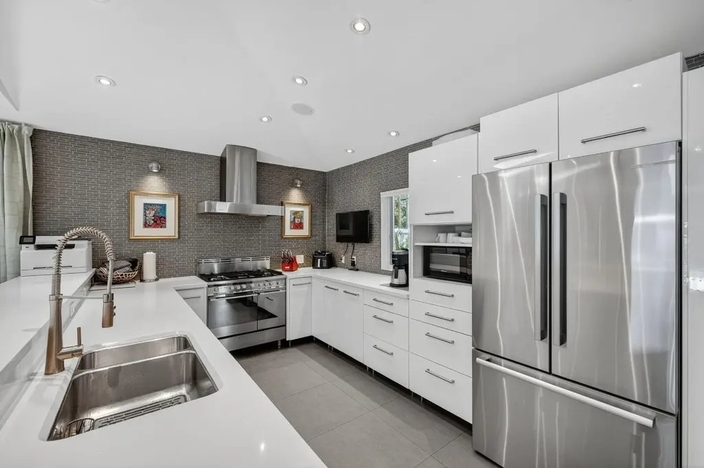 2925 N Atlantic Bl Fort Lauderdale FL 33308
