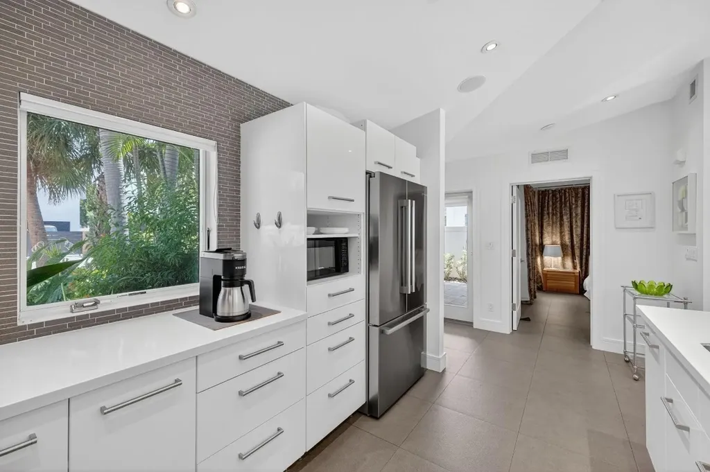 2925 N Atlantic Bl Fort Lauderdale FL 33308