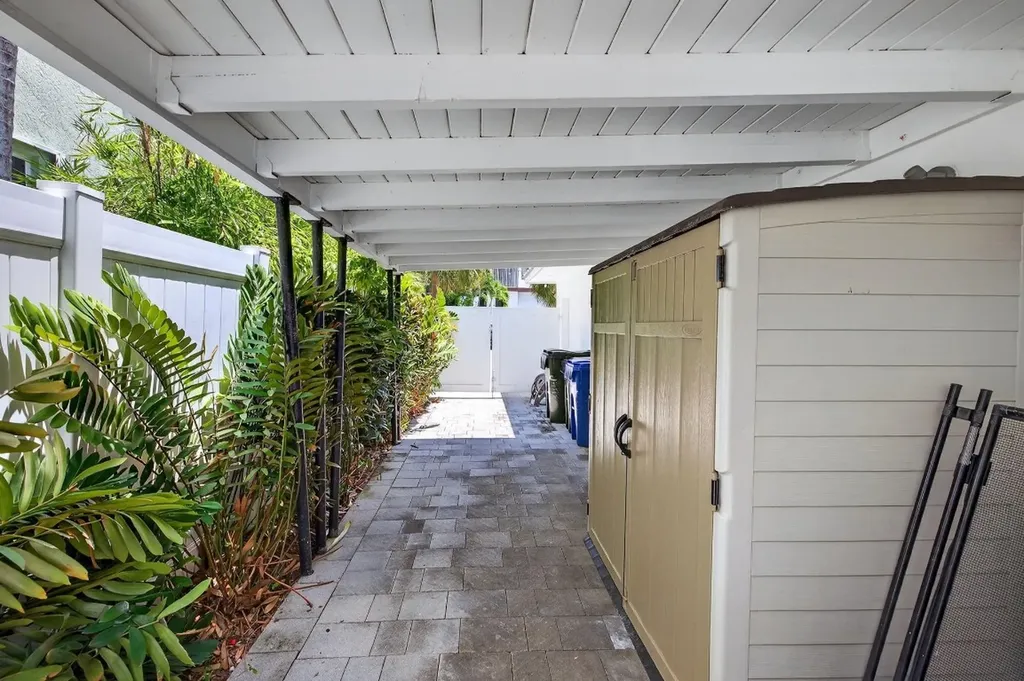 2925 N Atlantic Bl Fort Lauderdale FL 33308