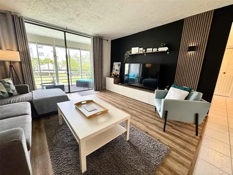 2811 Somerset Drive Lauderdale Lakes FL 33311