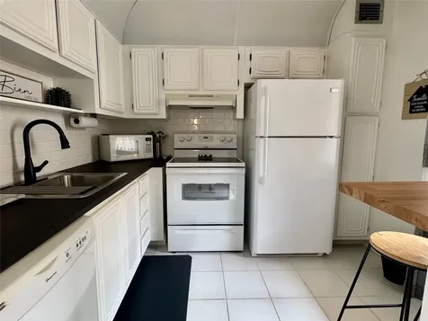 2811 Somerset Drive Lauderdale Lakes FL 33311