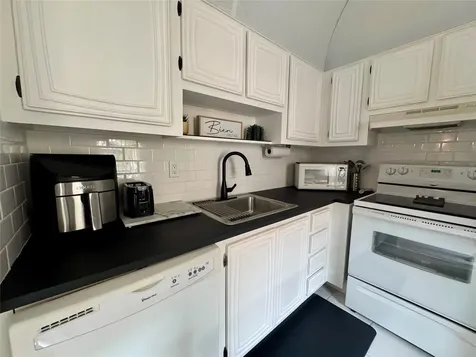 2811 Somerset Drive Lauderdale Lakes FL 33311