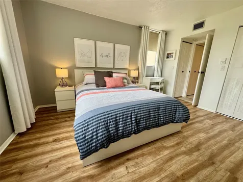 2811 Somerset Drive Lauderdale Lakes FL 33311