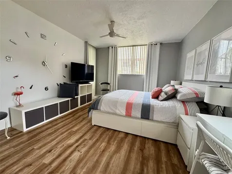 2811 Somerset Drive Lauderdale Lakes FL 33311