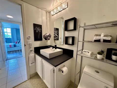 2811 Somerset Drive Lauderdale Lakes FL 33311