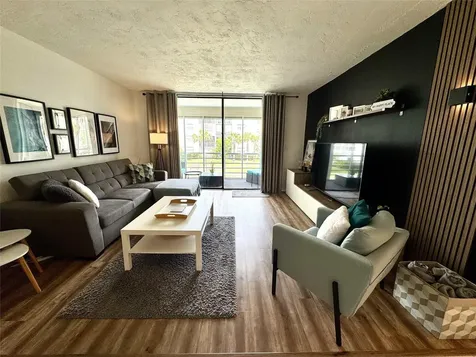 2811 Somerset Drive Lauderdale Lakes FL 33311