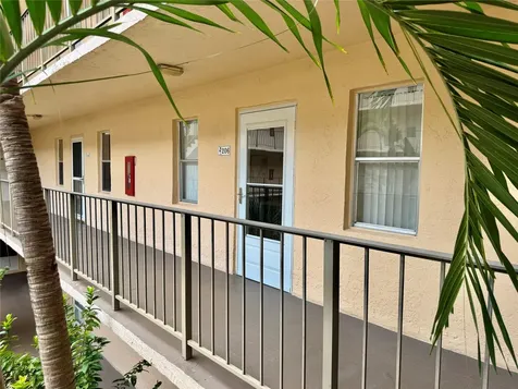 2811 Somerset Drive Lauderdale Lakes FL 33311