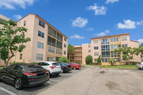 2811 Somerset Drive Lauderdale Lakes FL 33311