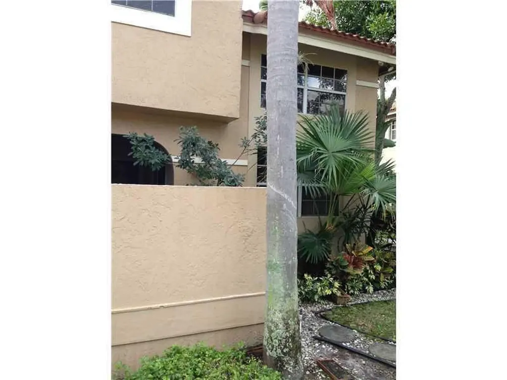 6542 Via Regina Boca Raton FL 33433