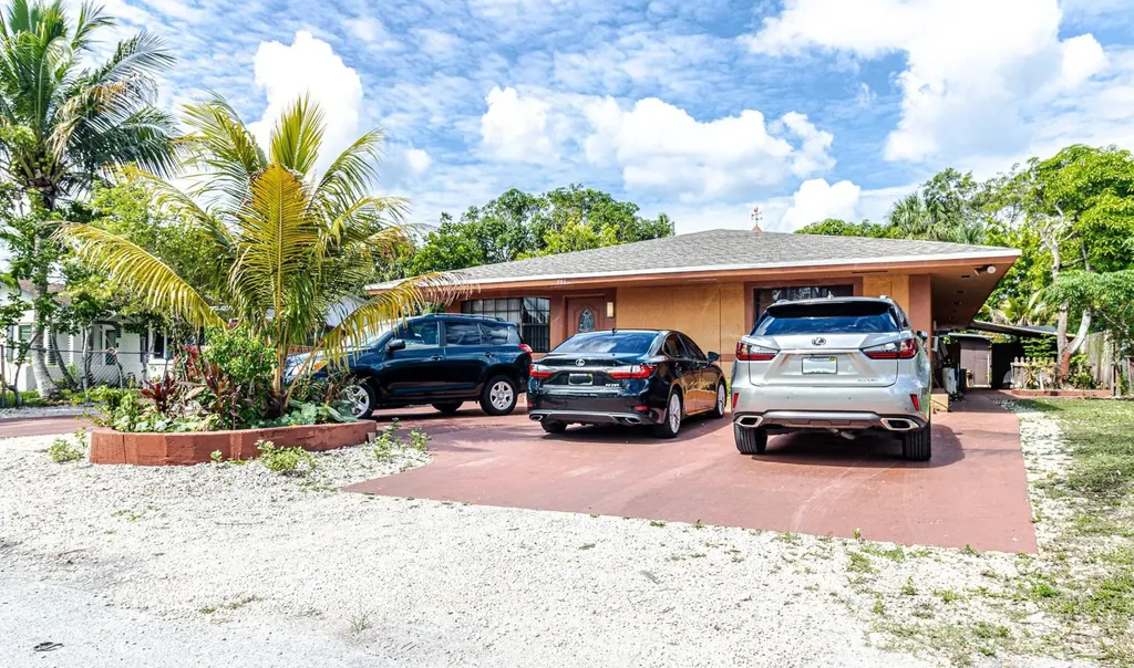 661 SW 28th Way Fort Lauderdale FL 33312