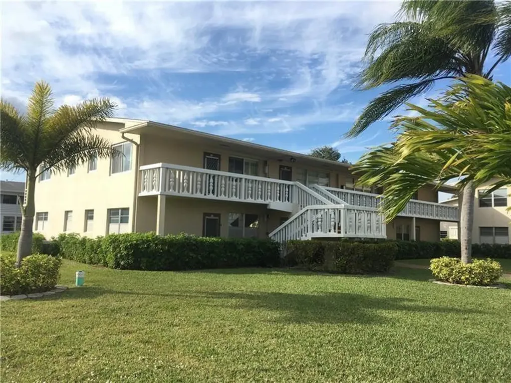 355 Oakridge T Deerfield Beach FL 33442