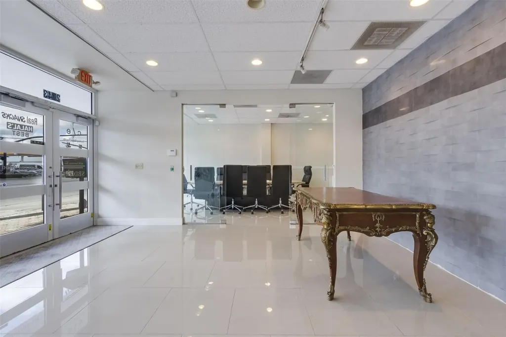 2743 Hollywood Boulevard Hollywood FL 33020
