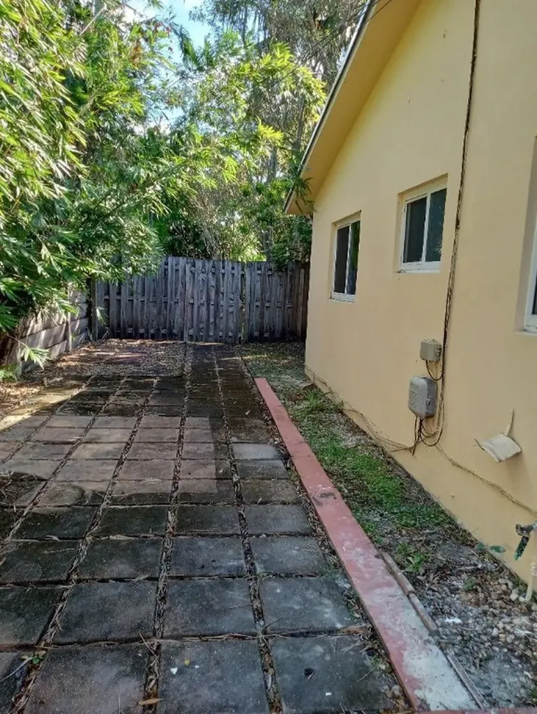 1717 SW 11th Street Fort Lauderdale FL 33312