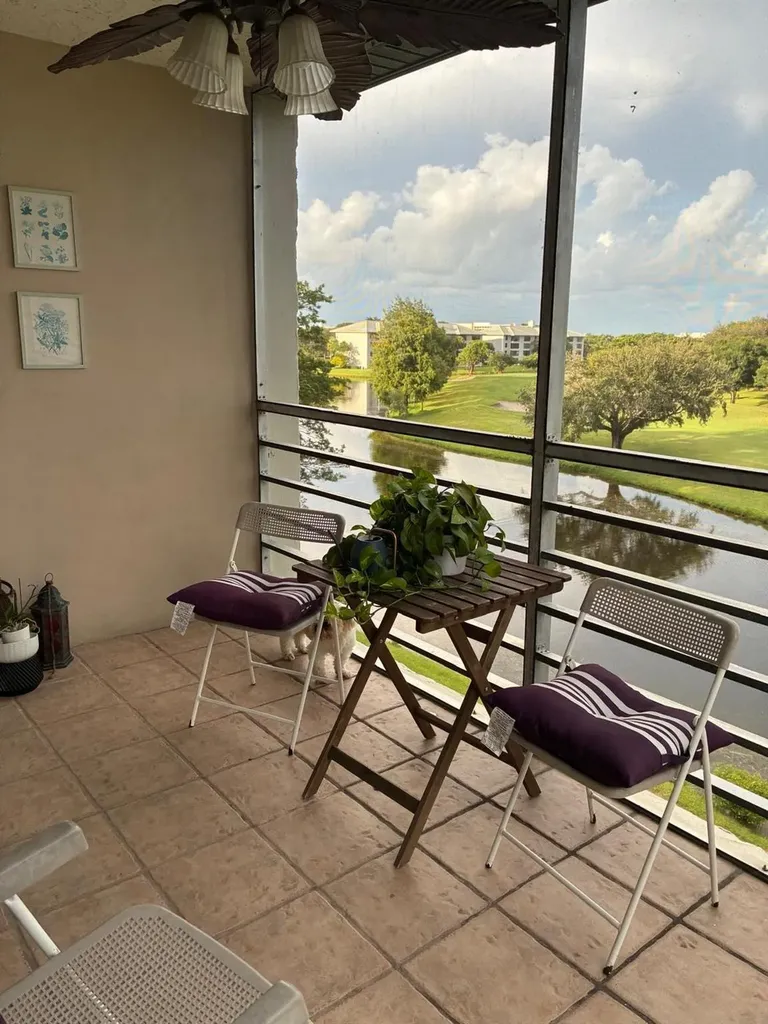 9230 Lagoon Place Davie FL 33324