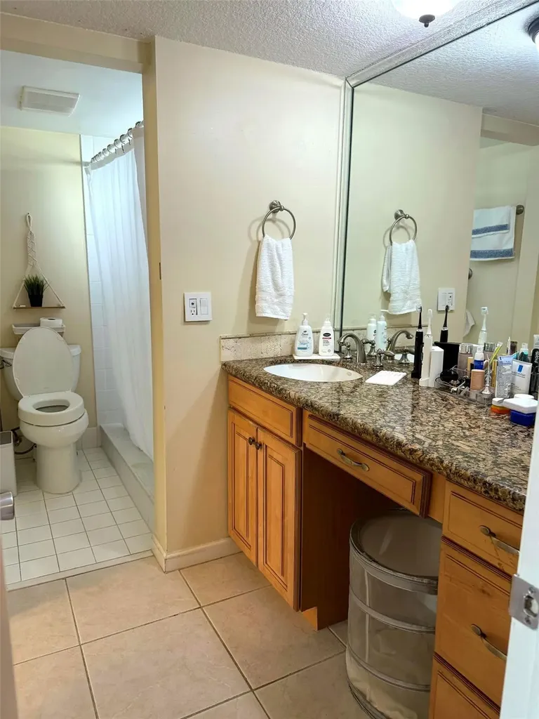 9230 Lagoon Place Davie FL 33324