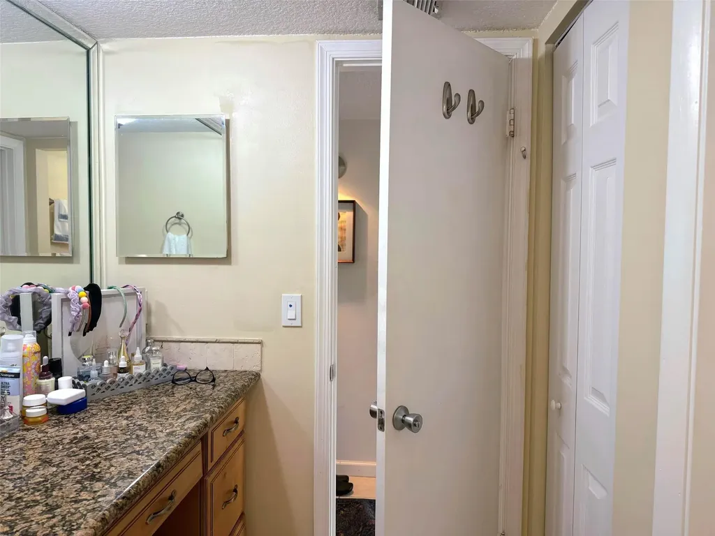 9230 Lagoon Place Davie FL 33324