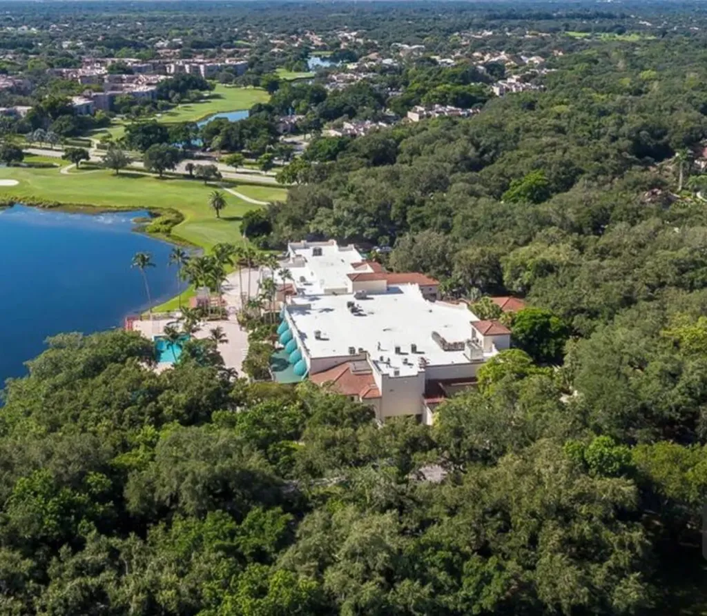 9230 Lagoon Place Davie FL 33324