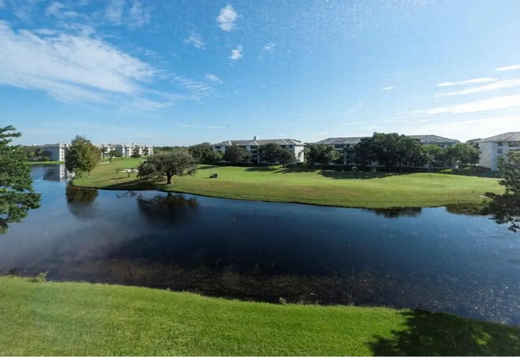 9230 Lagoon Place Davie FL 33324
