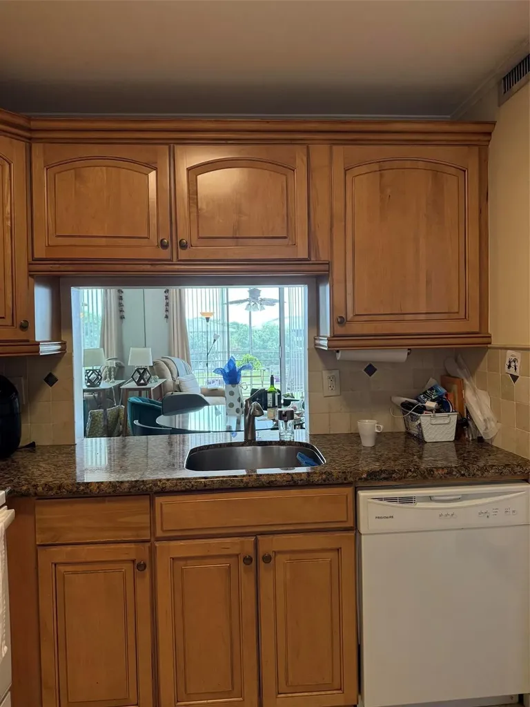 9230 Lagoon Place Davie FL 33324