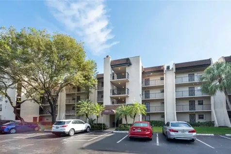 9230 Lagoon Place Davie FL 33324
