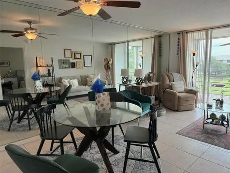 9230 Lagoon Place Davie FL 33324