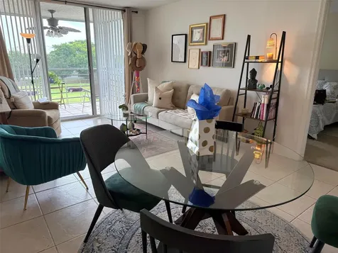 9230 Lagoon Place Davie FL 33324