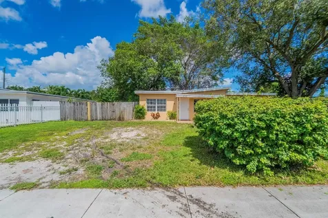 5731 SW 40th Court West Park FL 33023