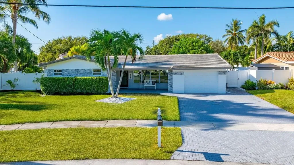 2640 NE 50th Street Lighthouse Point FL 33064